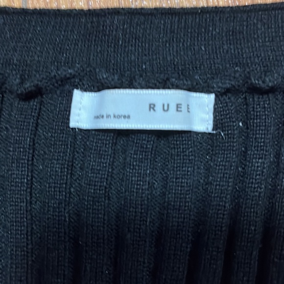 YesStyle black ribbed button up crop top - Picture 3 of 3